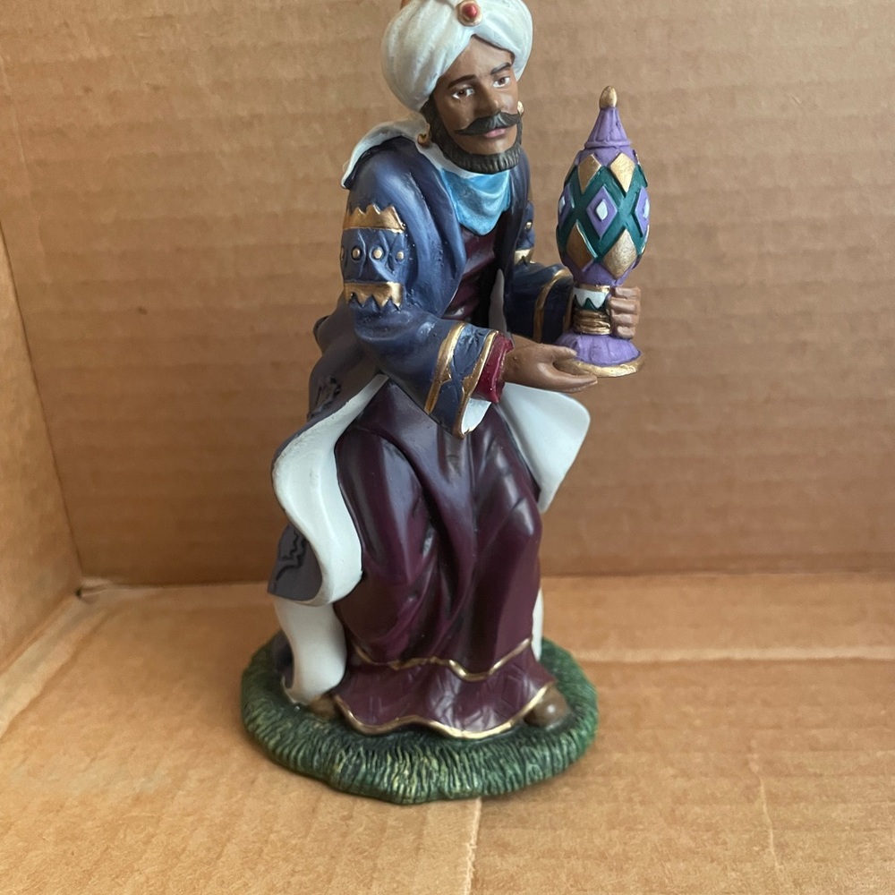 Elegant Holiday Decor Figurine in Purple and White